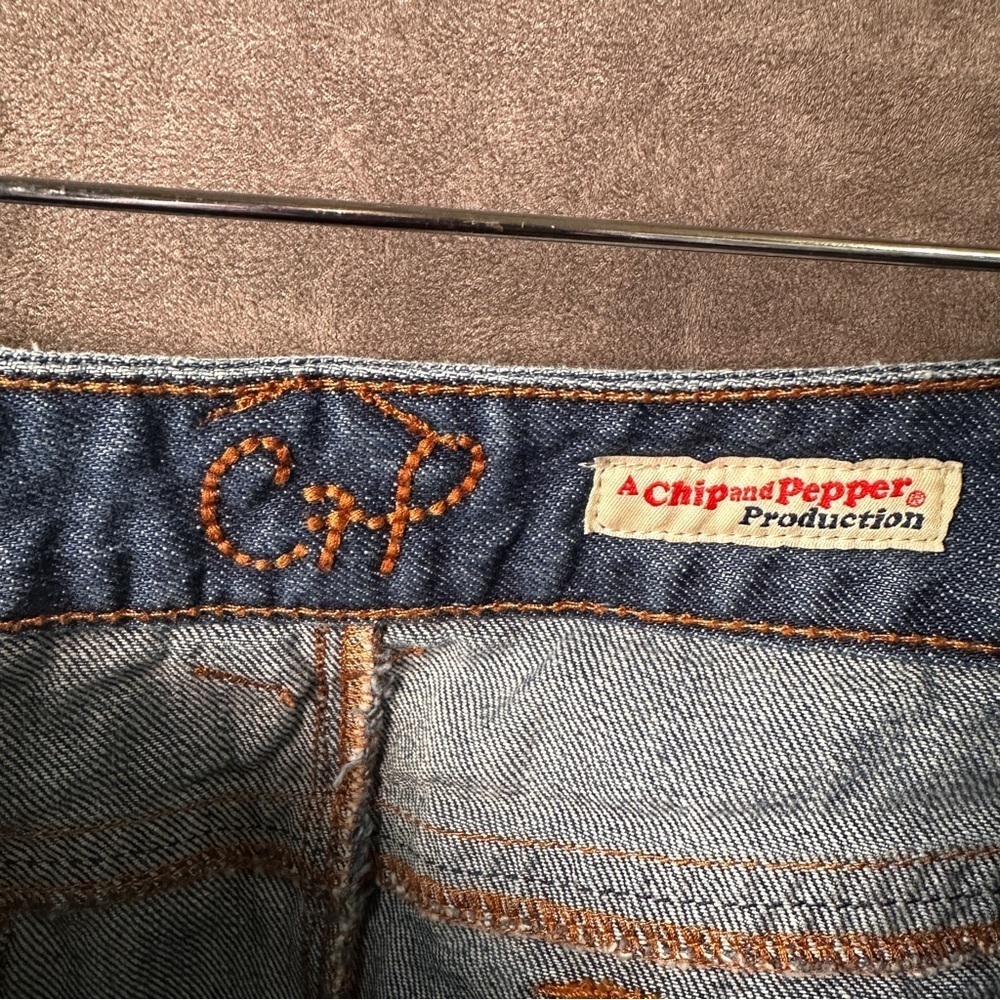 Chip & Pepper Oceanside Denim Mini Skirt Low Rise Raw Hem Medium Wash Jrs 9 Y2K - Picture 5 of 12
